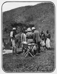 De Situatie Bespreken: een Conferentie in het Kamp, uit een artikel getiteld Naar de Bergen van de Maan gepubliceerd in The Graphic, 27 oktober 1906